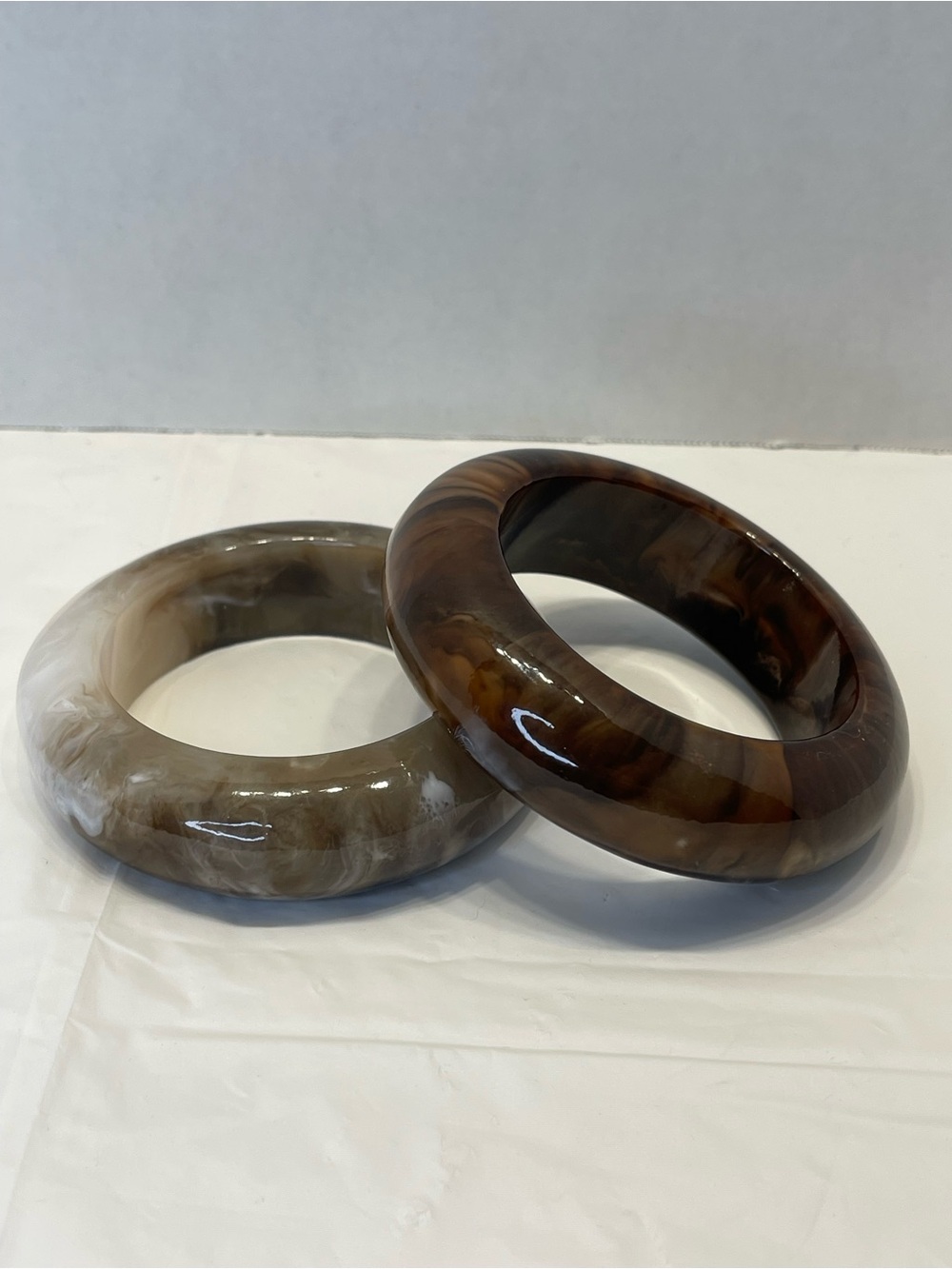 Marbled Resin Bangle Bracelet Set in Brown and Taupe